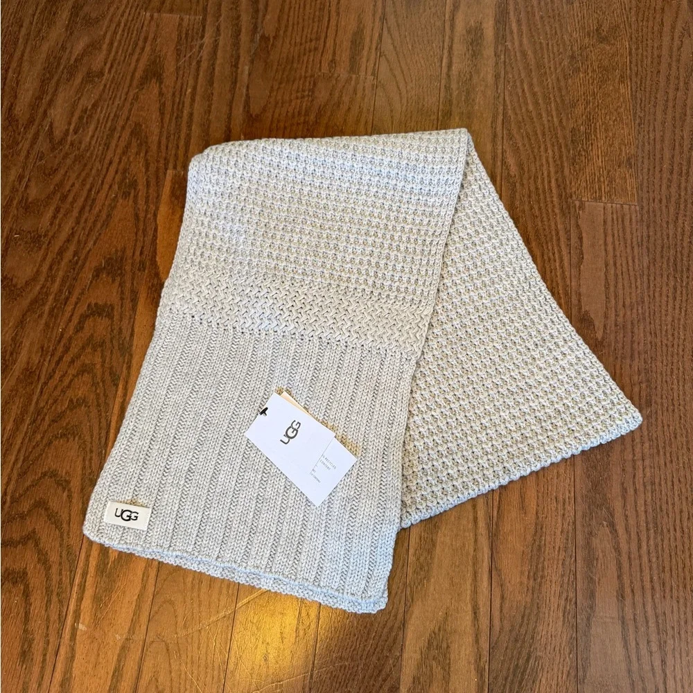 UGG Cream Knit Accessory - Picture 1 of 4